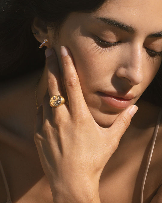Embrace Gratitude and Protection: Guided by the Moon and the Light of Citrine