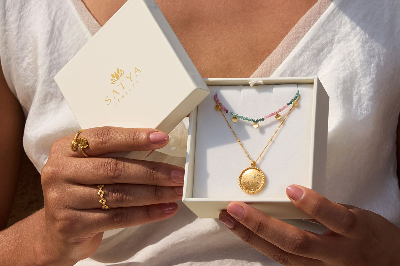 Best Symbols & Gemstones for Mother’s Day Gifts