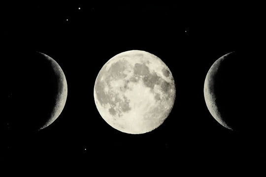 Spiritual Differences Between a Full Moon and New Moon