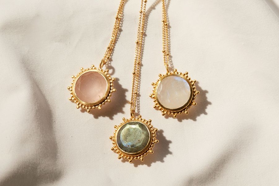 The Benefits of Wearing Gemstone Necklaces