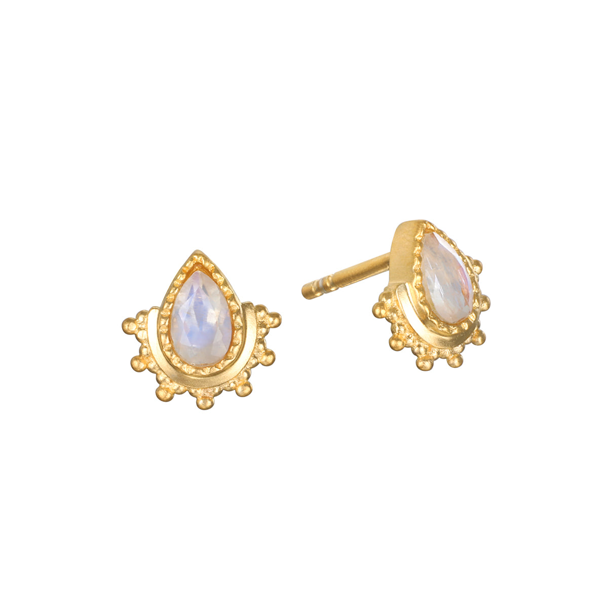 Majestic Nature Rainbow Moonstone Earrings feature a teardrop-shaped rainbow moonstone set in 18kt gold plating, offering a charming sparkle. This spiritual jewelry serves as a talisman of hope and protection, perfect for meditation and yoga practice, embodying meaningful energy for manifestation and connection to the sun and moon.